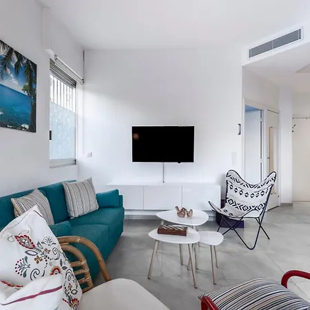 Spacious 80m With Huge Terrace