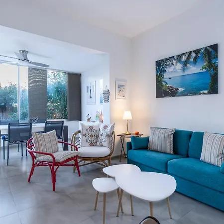 Spacieux 80 M Avec Immense Terrasse à *