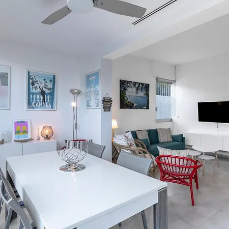 Spacieux 80 M Avec Immense Terrasse à *