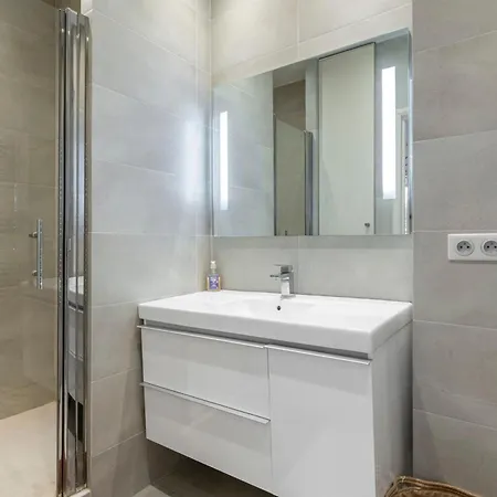 Appartement Spacieux 80 M Avec Immense Terrasse à